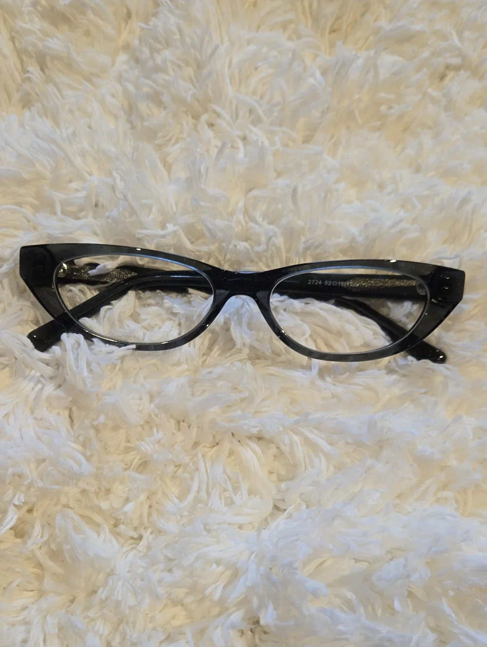 Woman's EYEGLASSES